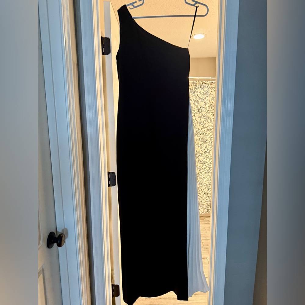 Lauren Ralph Lauren One-Shoulder Black and White Gown Size 4 NWT - Picture 3 of 6